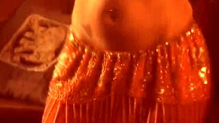 现场#2 视频: Indian woman sensual and erotic striptease and ero...