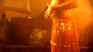 现场#3 视频: Indian woman sensual and erotic striptease and ero...