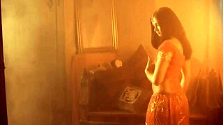 现场#4 视频: Indian woman sensual and erotic striptease and ero...