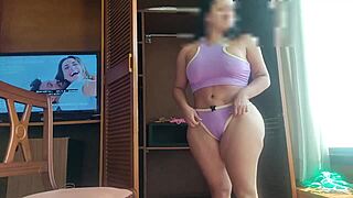 现场#3 视频: Inexperienced babe with round booty fakes a handjo...