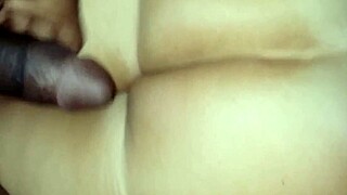 现场#2 视频: It darling trying facing a monster cock in POVs