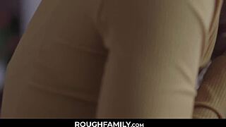 现场#2 视频: Cumshot and punishment from an older mom and son i...