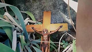 现场#4 视频: Big fat ass worshipping crucifix is how European a...