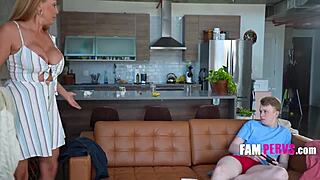 现场#3 视频: POV – MILF in heat gets naughty with her stepson